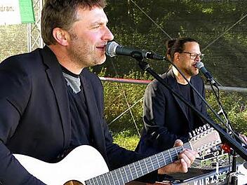 Thomas Goller und Tom Götz im August beim Trebgaster Seefest  Foto: Dieter Hübner