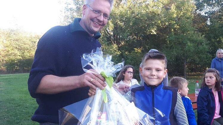 Florian Fischer wurde  mit 20 Kilogramm gesammelten &Auml;pfeln Sieger in der Altersklasse sechs bis acht Jahre.Heike Sch&uuml;lein