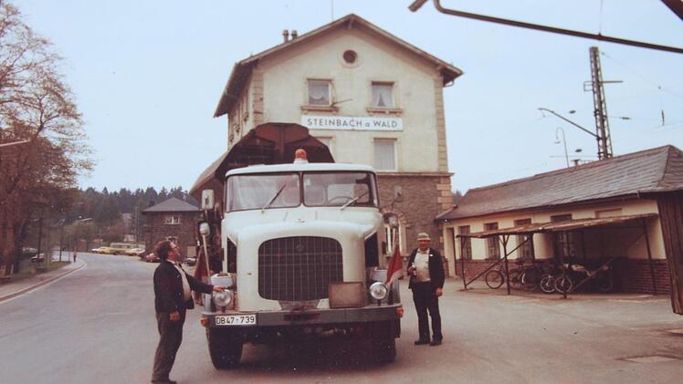 Ein Culemeyer vor dem Bahnhof in Steinbach am Wald. Foto: privat