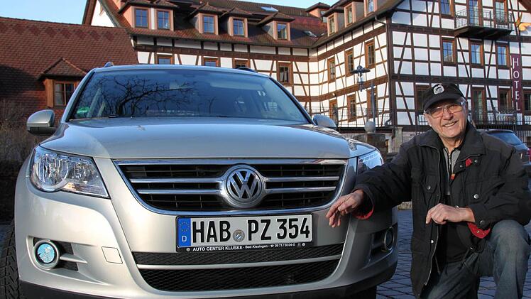 Ein ganz besonderes Nummernschild: Gisbert Stöber aus Ramsthal stellt mit seinem Kennzeichen den Bezug zu dem 1992 aufgelösten Hammelelburger Panzerbataillon 354 her. Stöber gehörte bis zum Schluss dieser Truppe an, zuletzt als S3-Feldwebel. Foto: Markus Reeh