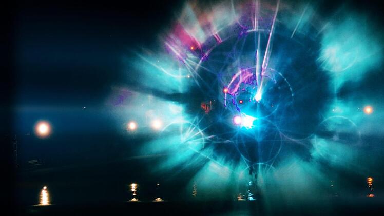 Daniel Bandke hat Lichteffekte, Musik, Text und lokale Bilder vereint. Die endgültigen Kosten für die Sanierung stehen noch nicht fest. Eindrücke von der neuen Show. Foto: Daniel Bandke/Staatsbad GmbH