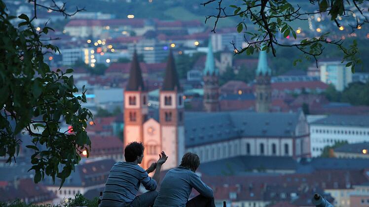 Die Festung Marienberg ist über die Alte Mainbrücke erreichbar und ein Wahrzeichen der Stadt.Congress-Tourismus-Wirtschaft Würzburg