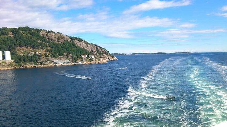 Szenerie kurz vor der Ankunft im Hafen