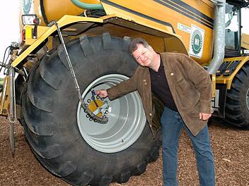 Klaus Merkel bleibt weitere fünf Jahre der Kreisobmann beim Bayerischen Bauernverband. Bei der Verbandsarbeit soll alles weiter rollen. Merkel verbindet Hoffnungen mit seinem neuen jungen Vorstandsteam. Foto: Archiv