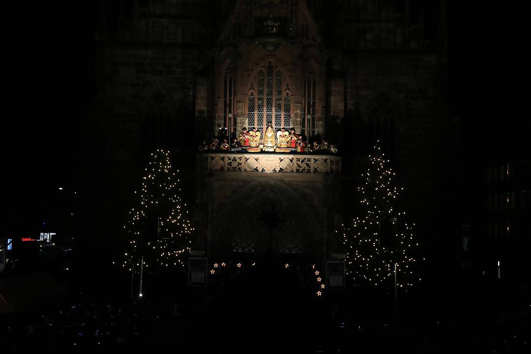 Nürnberger im Weihnachtszauber: Christkind eröffnet weltberühmten Weihnachtsmarkt