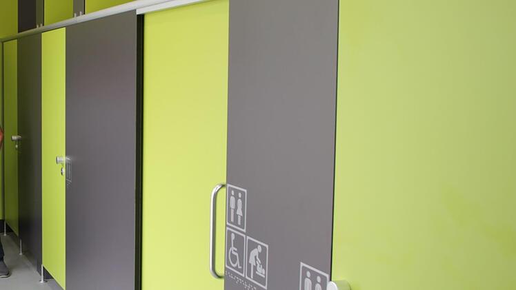 Die Tür der Behindertentoilette ist wieder abschließbar.  Foto: Andreas Dorsch