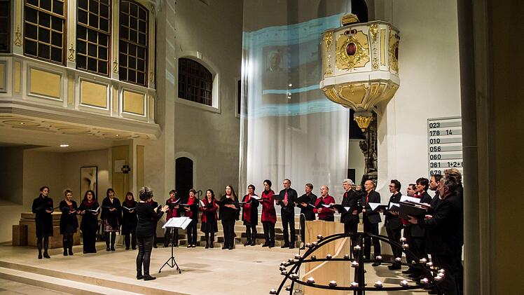 Zahlreiche Zuhörer erlebten das Gedenkkonzert für den vor einem Jahr verstorbenen Sängerkreis-Vorsitzenden Günter Freitag in der Coburger Morizkirche. Gestaltet wurde es vom Kammerchor "Ziemlich beste Stimmen" unter der Leitung von Carolin Heckel.Foto: Jochen Berger