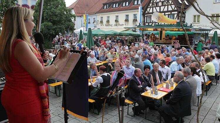 Zum Politischen Abend  mit Hauptrednerin Melanie Huml war der Marktplatz gut gef&uuml;llt in Ebermannstadt.