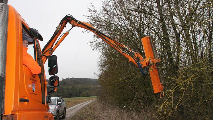 Nur noch teilweise ist es möglich, die Wege zu befahren, um Hecken zu schneiden.