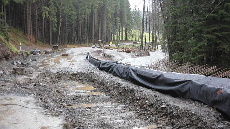 Arbeiten neben der Stützmauer Foto: Friedwald Schedel