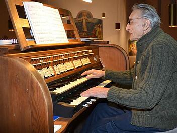 Reinhard Lehmann bereitete mit seinem Orgelkonzert in der Herz-Jesu- Kirche den Zuhörern große Freude. Foto: K.- H. Hofmann