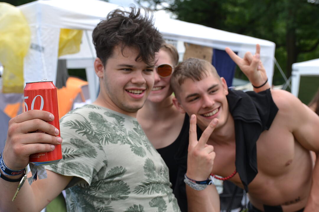 Die Besucher bei Rock im Park 2018 am Freitagnachmittag