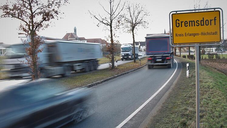 Der Verkehr auf der Bundesstraße durch ihren Ort belastet die Gremsdorfer seit vielen Jahren. Foto: Christian Bauriedel