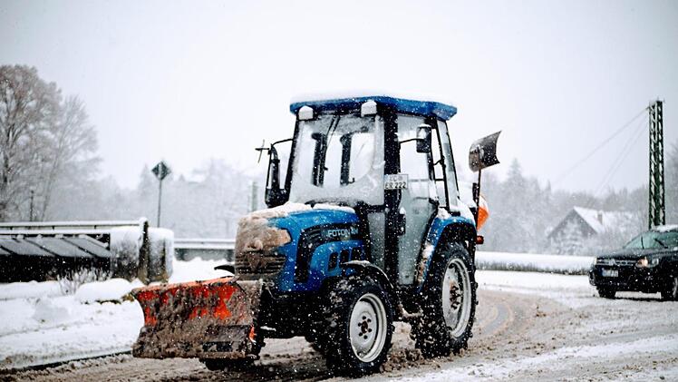 Der Winterdienst ist seit den frühen Morgenstunden in Kronach im Einsatz. Foto: Bastian Sünkel