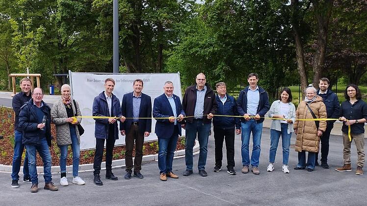 Volkach: Neuer Parkplatz am Freibad in Betrieb genommen