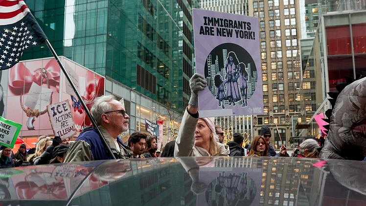 Nach t&ouml;dlichen Sch&uuml;ssen eines ICE-Beamten in Minneapolis