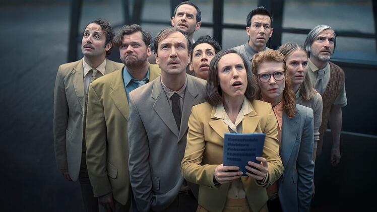 Eine Gruppe von Mitarbeitern soll in der sehr besonderen, vierteiligen Comedy-Serie "Das Manko" aussortiert werden. Damit beginnt ein absurder Physical Comedy-Trip unter der Regie von "Stromberg"-Macher Arne Feldhusen.