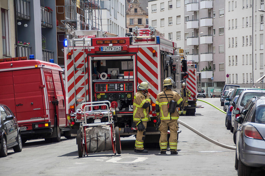 Feuerwehreinsatz in Fürth: Balkonmöbel brennen in der Südstadt