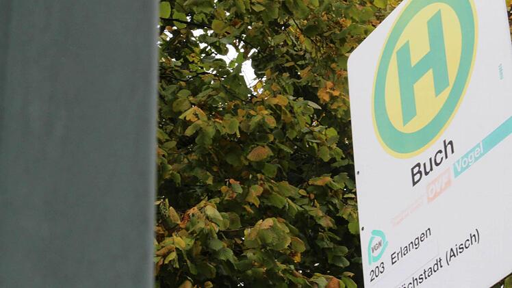 In Buch bei Gremsdorf gibt es seit Schuljahresbeginn Probleme mit dem Bus der Linie 247 und dem Entlastungsbus. Foto: Chistian Bauriedel