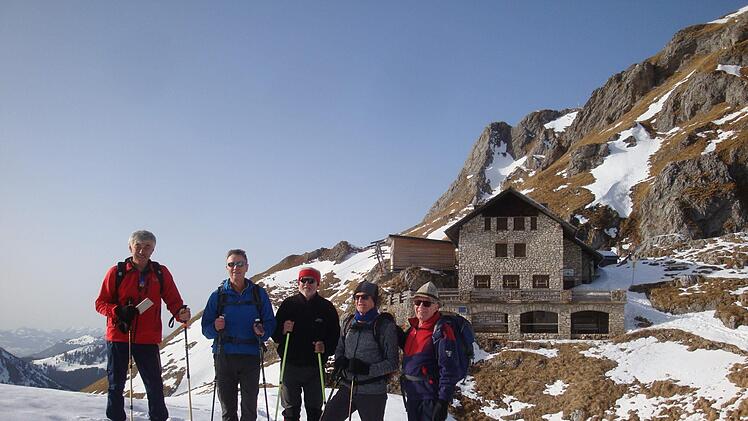 Vor der Bad Kissingen H&uuml;tte   Foto: Heinz Steidle