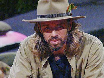 Ist Gil Ofarim nach seinem Unfall "der Held" im Dschungelcamp?