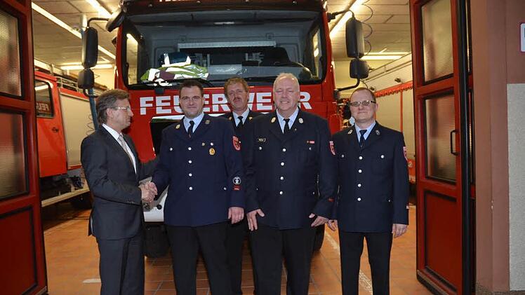 Führungswechsel in der Kommandantur der FF Stockheim. Von links Bürgermeister Rainer Detsch, Andre Friedrich (neuer 1. Kommandant), KBI Harald Schnappauf, Michael Müller (bisheriger 1. Kommandant) und Christian Rebhan (neuer weiterer 2. Kommandant). Foto: K.-H. Hofmann
