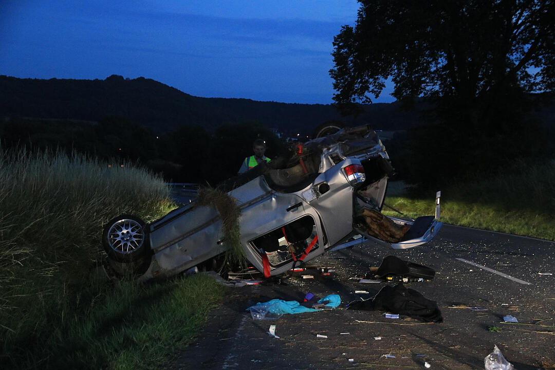 Schwerer Unfall im Landkreis Kulmbach - Fahrzeug überschlagen