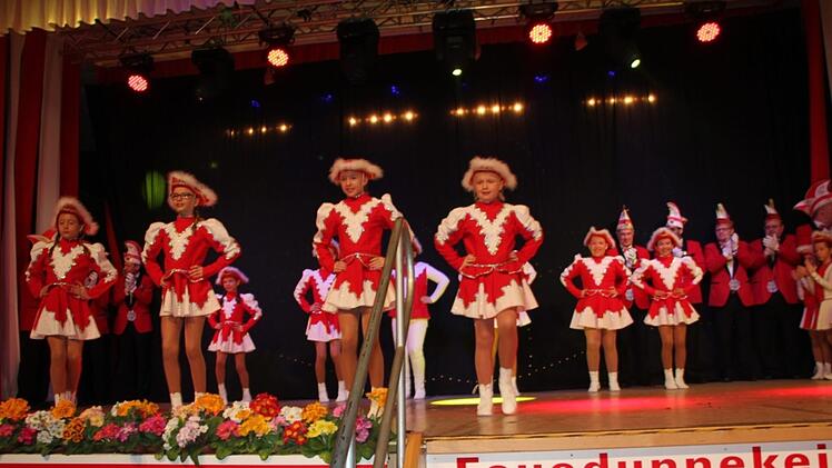 Sketche, Garden und allerlei Kurzweil  und Tanzeinlagen gab's beim Kinderbüttenabend.Veronika Schadeck