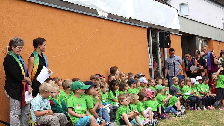 Ein neues Schild wurde enthüllt.   Foto: Richard Sänger