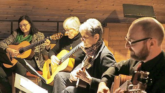 Der Gitarrenkreis überzeugt mit seinen Klängen.