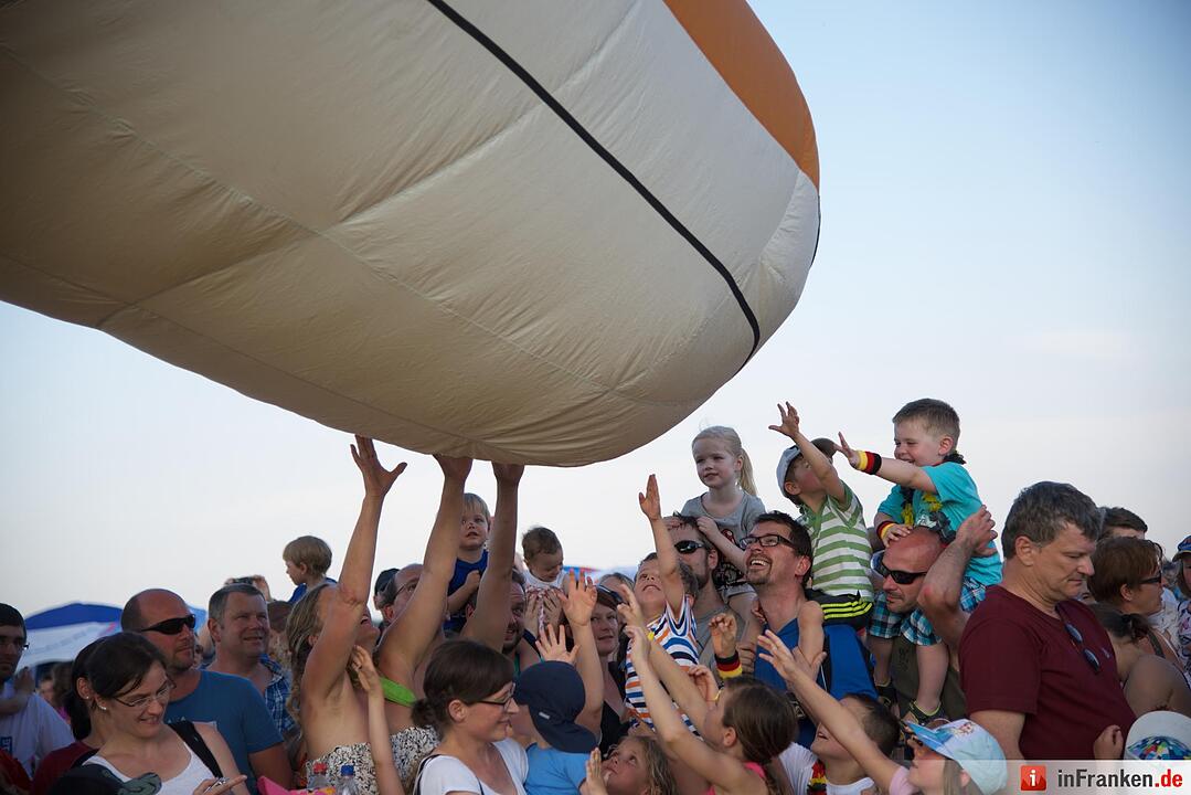 Jubiläumsausgabe: Zum 20. Mal hat die Raiffeisenbank Seebachgrund zu ihrem Ballonmeeting nach Hannberg eingeladen. Mehr als 2000 Menschen waren gekommen.