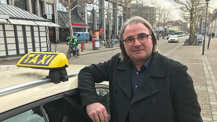 Der Chef der Erlanger Taxigenossenschaft, Bernward Finck, ist entsetzt über die Pläne des Verkehrsministers. 92 Taxen fahren zurzeit in Erlangen in einem eh' schon hart umkämpften Markt.  Foto: Michael Busch