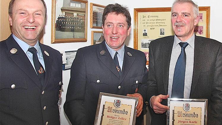 Vorsitzender Lothar Haas (von links) dankte Holger Zeller und Jürgen Karle für langjährige Vorstandsarbeit.