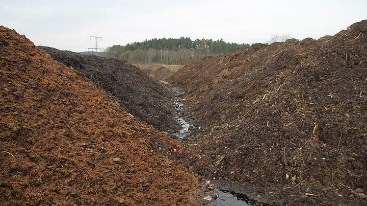 Riesige Komposthaufen auf der Katschenreuther Anlage
