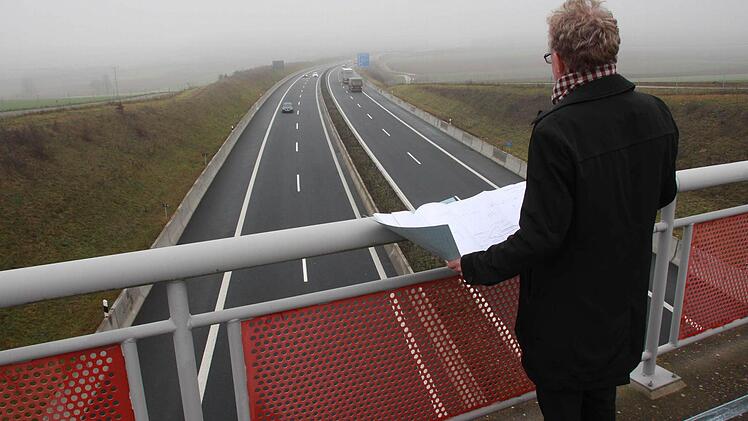 Leonhard Rosentritt vom WWA hat die Planung und den Bau der A71 begleitet. "Ich hätte diese Autobahn lieber nicht im Schutzgebiet", sagt er.  Foto: Carmen Schmitt