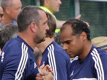 Schwere Zeiten für Stefan Braungardt (rechts) und Alexander Weber. Das am Ende der Saison scheidende Trainergespann des VfL Frohnlach will sich unbedingt mit dem Klassenerhalt verabschieden und braucht deshalb heute im Heimspiel gegen den SC Eltersdorf ein Erfolgserlebnis, um vom Tabellenende wegzukommen.