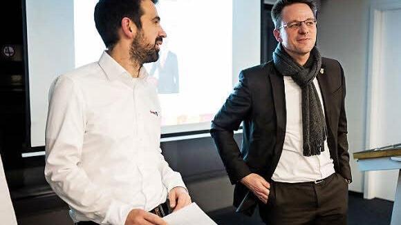 Matthias Haufer, Sportlicher Leiter des BBC Coburg (links), und Brose-Bamberg-Gesch&auml;ftsf&uuml;hrer Rolf Beyer beim Neujahrsempfang des BBC Foto: Sebastian Buff