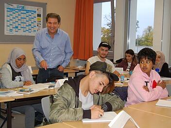 Klaus Schneider ist davon überzeugt, dass die Schüler seiner Klasse eine gute berufliche Perspektive in der Region haben. Foto: Helke Renner