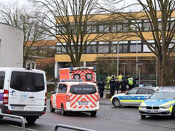 Großalarm an der  Käthe-Kollwitz-Gesamtschule in Lünen:  Ein Schüler tötet am Dienstagmorgen  einen Mitschüler. Die Mordkommission ermittelt. Foto: René Werner/IDA News/dpa