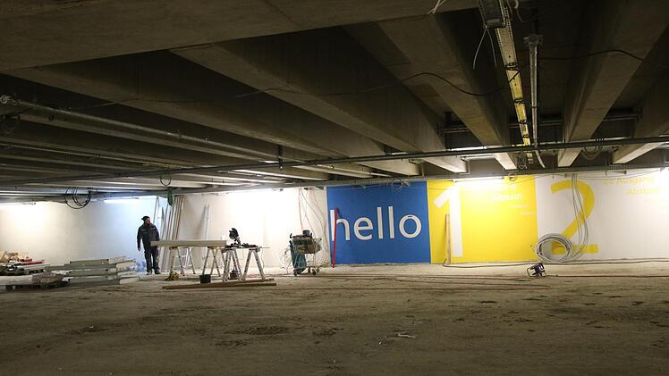 Probeanstriche: Die Tiefgarage soll hell und freundlich werden.Foto: Katrin Geyer