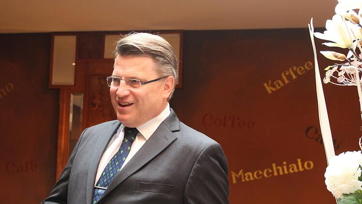 Der bayerische Justizminister Winfried Bausback zum Wahlkampfbesuch in Coburg. Carolin Herrmann