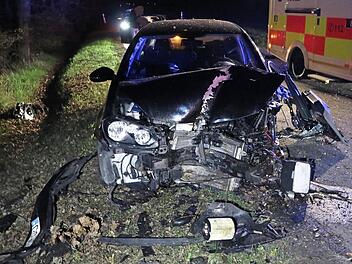 Warum der 18-J&auml;hrige mit diesem Pkw am Montagabend zwischen Rohrbach und Grub am Forst von der Stra&szlig;e abgekommen ist, dazu macht die Polizei keine Angaben.