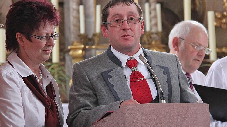 Ehrenvorsitzende Roswitha Mährlein und der erste Vorsitzende Markus Schühler moderierten durch das Konzert.