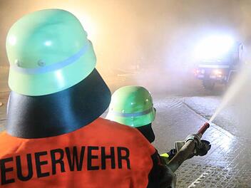 Im Hof  eines landwirtschaftlichen Anwesens im Altdorfer Ortsteil Raschbach (Landkreis Nürnberger Land) ist am Samstagnachmittag ein Feuer ausgebrochen.  Symbolfoto: Archiv/News5 /Herse