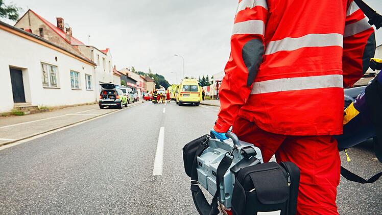 Ein mysteriöser Vorfall ereignete sich in Zeil am Main. Eine Frau wurde schwer verletzt aufgefunden. Was ihr apssiert ist, weiß bislang niemand. Symbolfoto: chalabala/Adobe Stock