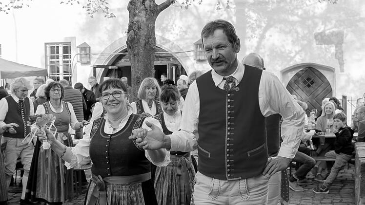 Volkstanzgruppe Gerolzhofen in Trauer: Tanzleiter (57) plötzlich gestorben