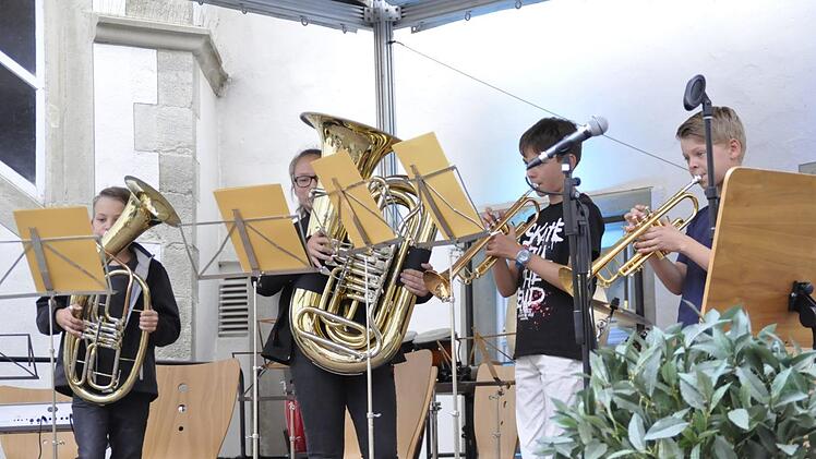 Blasmusik vom Feinsten - das Blechbläserquartett der Städtischen Musikschule Münnerstadt. Foto: Peter Klopf