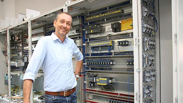 Michael Otte ist Gesch&auml;ftsf&uuml;hrer der Firma Richter Steuerungstechnik, die Schalt- und Steuerungsanlagen produziert. Foto: Alexander Hartamnn