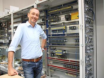 Michael Otte ist Geschäftsführer der Firma Richter Steuerungstechnik, die Schalt- und Steuerungsanlagen produziert. Foto: Alexander Hartamnn