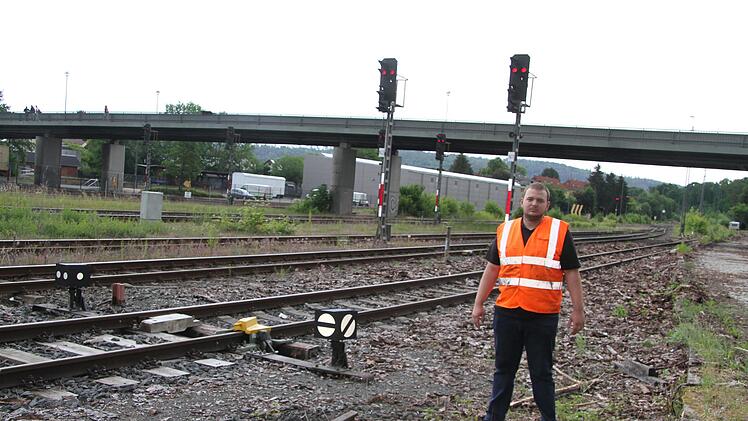Justin Schulz hat den  Betrunkenen  von den Gleisen vertrieben. Zwei Minuten später wäre der Zug eingefahren, es hätte keine Chance auf Rettung für den Mann gegeben. Foto: Sonny Adam
